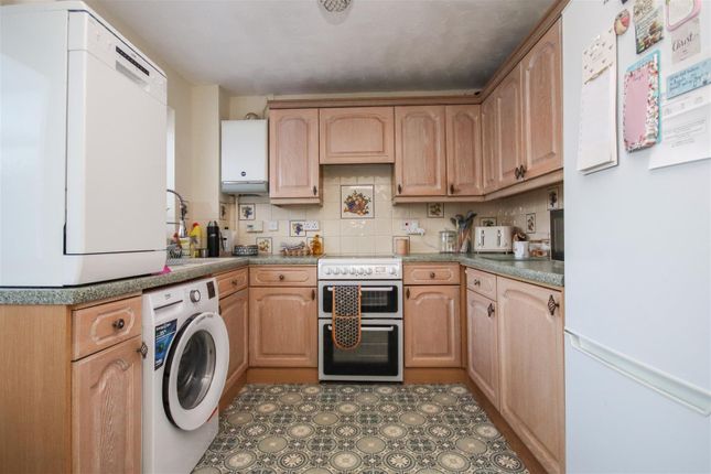14, Pembroke Close, Rushden photo 4