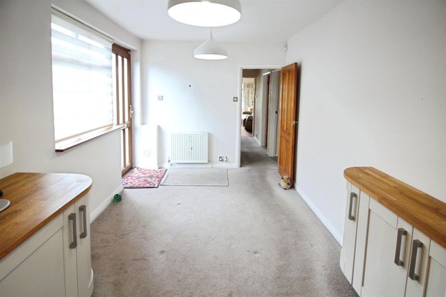 126, Kennerleigh Avenue, Leeds photo 4