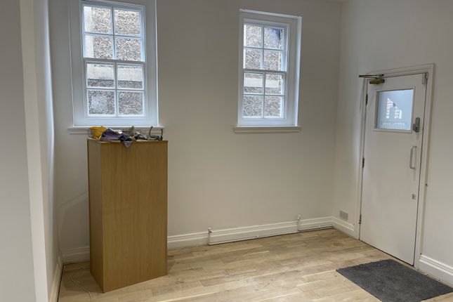 Flat to rent in South End, Croydon, Surrey
