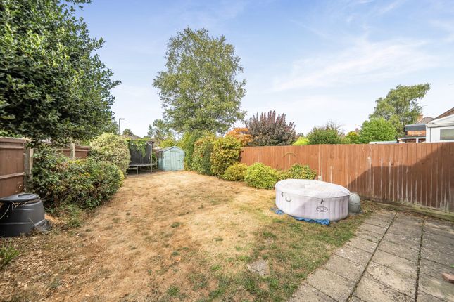 48 Saxon Crescent, Horsham photo 4