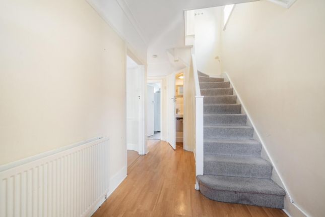 61, Lynton Mead, Totteridge photo 2