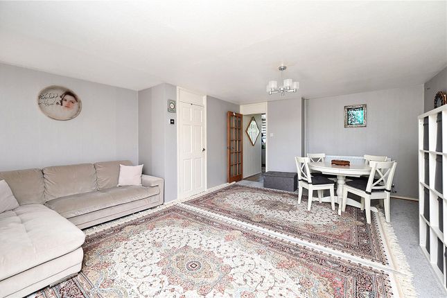 59, Shepherds Walk, Farnborough photo 3