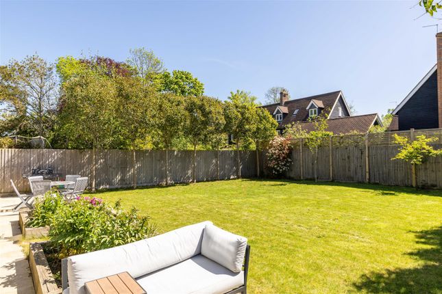 16, Malthouse Lane, Horley photo 4
