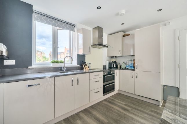 Flat 6, Field Court,, Earle Crescent, Berkshire photo 2