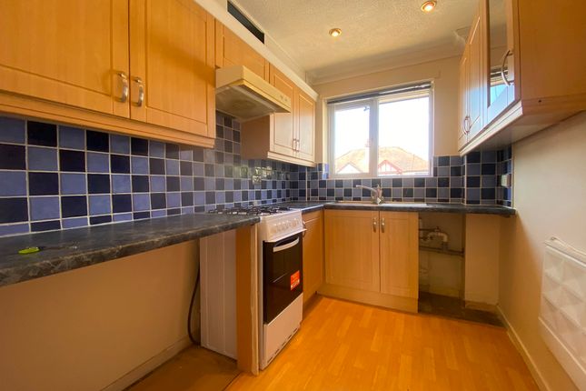 Flat 8 Beauchamp Court, Beauchamp Avenue, KIDDERMINSTER photo 2