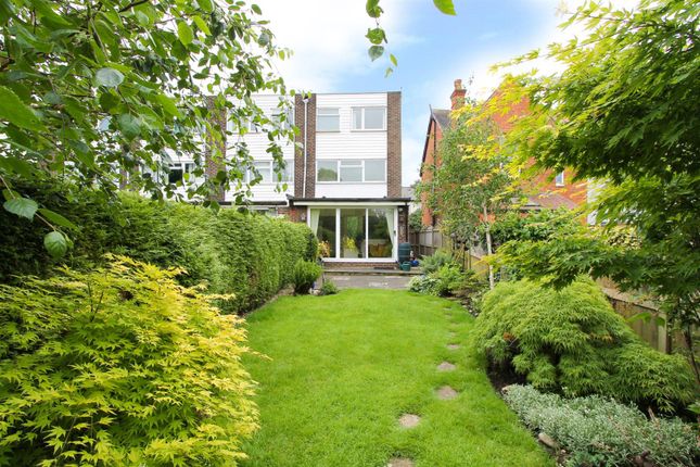 Thumbnail Town house for sale in Park Road, Wallington
