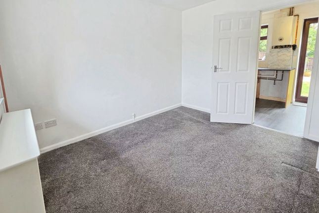 16, Woodside Court, Sleaford photo 2
