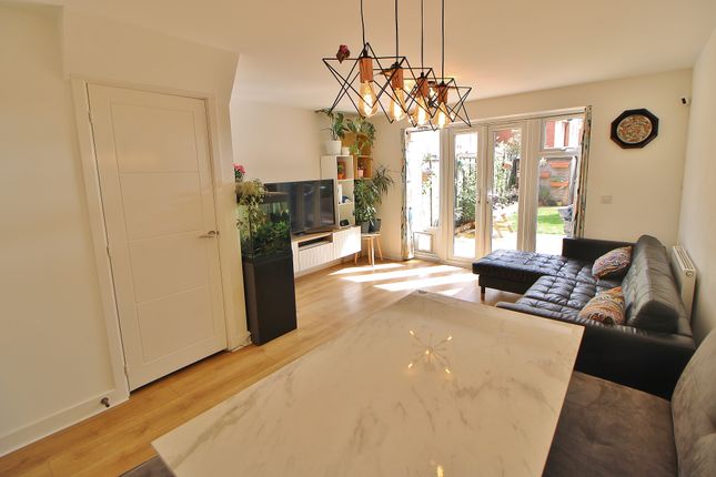 8, Stone Road, Waterlooville photo 2