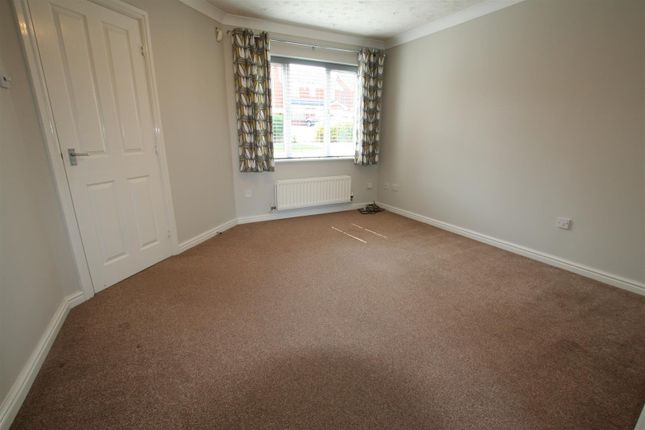 31, Leven Drive, Worcester photo 4
