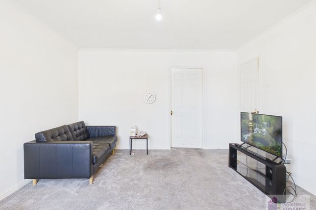 20, Hunters Crescent, Calderwood, East Kilbride photo 3