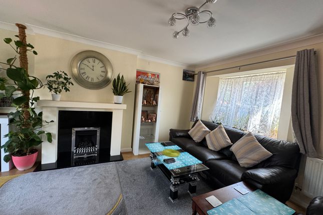 26, Dunley Close, Swindon photo 4