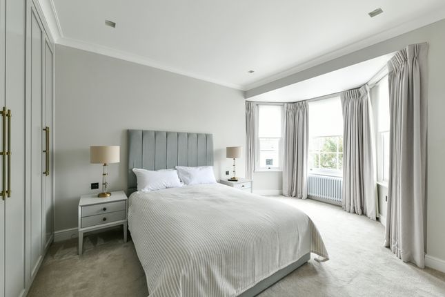 Town house to rent in Cambridge Place
