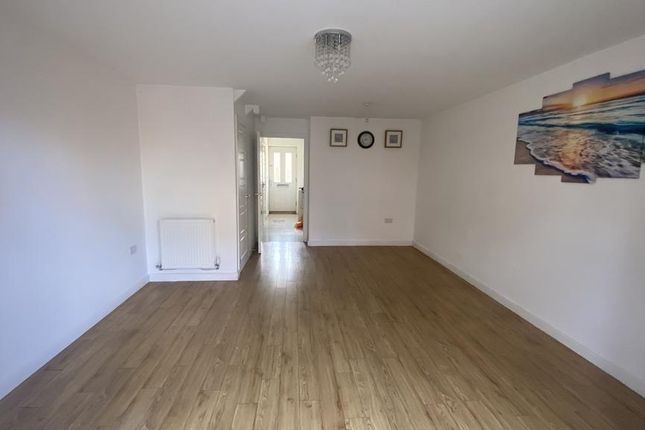 33, Peary Mead, Dartford photo 2
