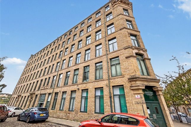 2-bed flat on Apartment 70, Broadgate House, 2, Broad Street, West Yorkshire, £46,000