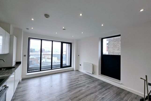 702, Woolwich Road, London photo 2