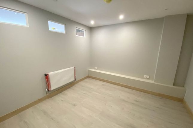 17 Churchill House, Stirling Way, Borehamwood photo 3