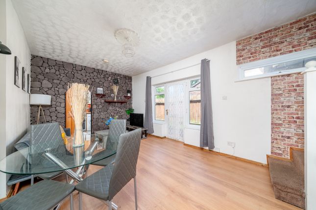 11 Lester Mews, Frederick Street, Luton photo 2