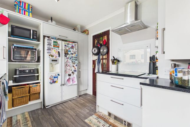 4 Skipness Avenue, Carluke photo 4