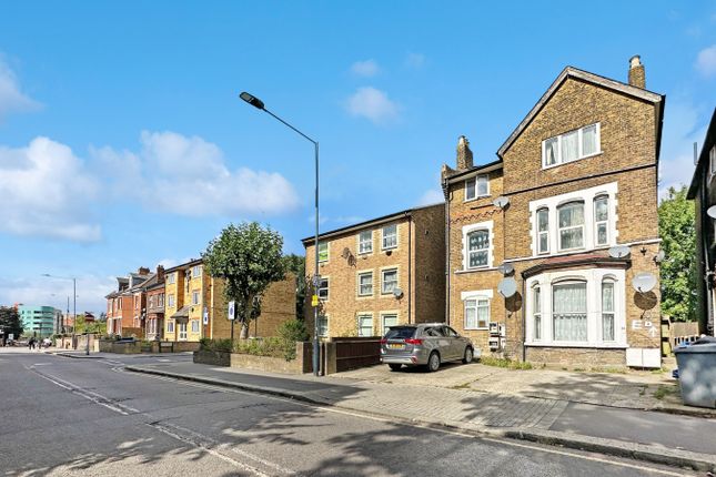 Thumbnail Flat for sale in Craven Park, London