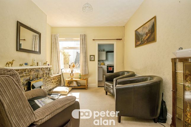 16, Groveside Villas, Pontypool photo 4