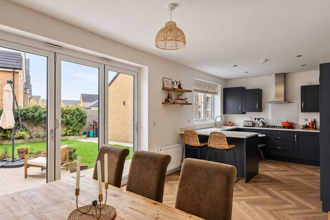 7, Abraham Way, Witney photo 3