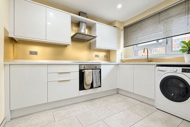 Flat 21,Breton House, St Saviours Estate, Abbey Street, London photo 4