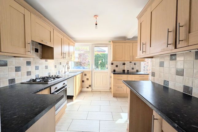 83, St. Ives Crescent, Grimsby photo 3