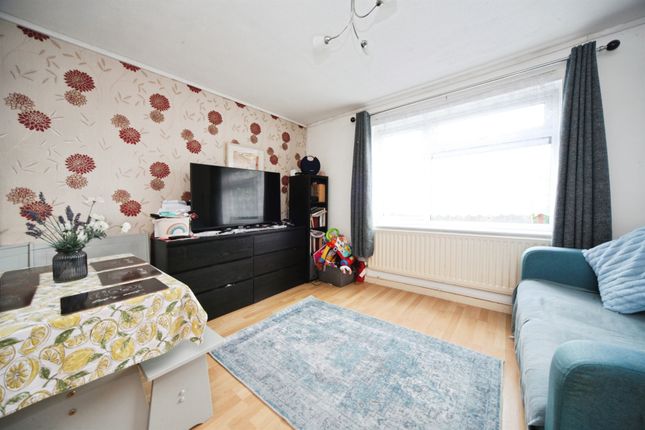 111, Wolston Close, Luton photo 2