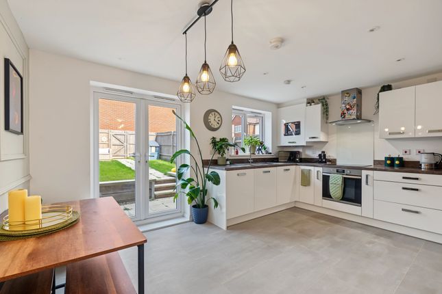 39 Worrall Drive, Rochester photo 2