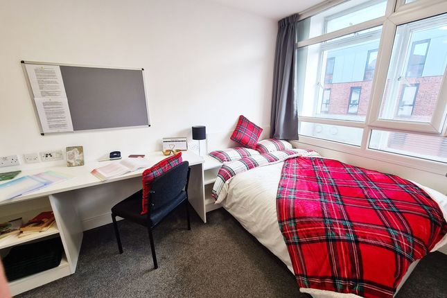 Flat to rent in En-Suite Room, Sangha House, Newarke Street, Leicester