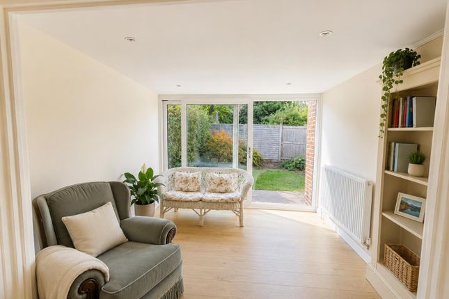8, Montrose Close, Ashford photo 3