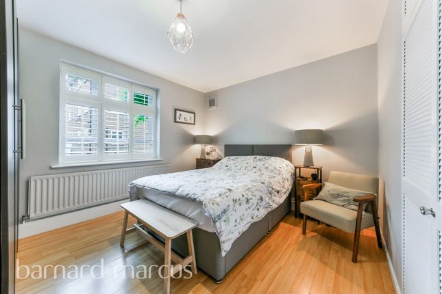 Flat for sale in Dounesforth Gardens, London