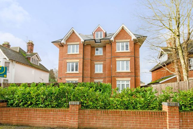 Thumbnail Flat to rent in Claremont Avenue, Woking