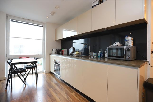Flat for sale in Milliners Wharf, Munday Street
