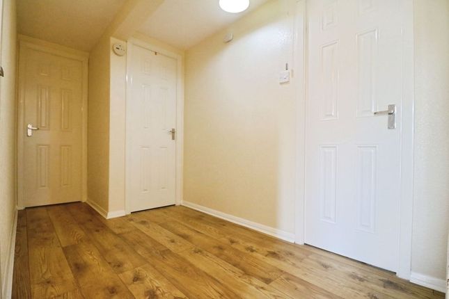 13, Orchard Way, Slough photo 4