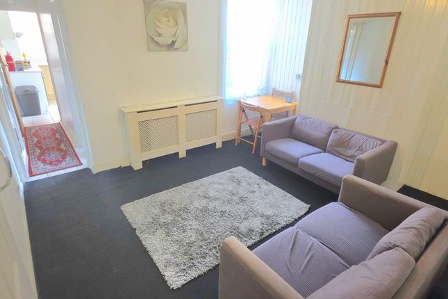16, Selby Road, London photo 3