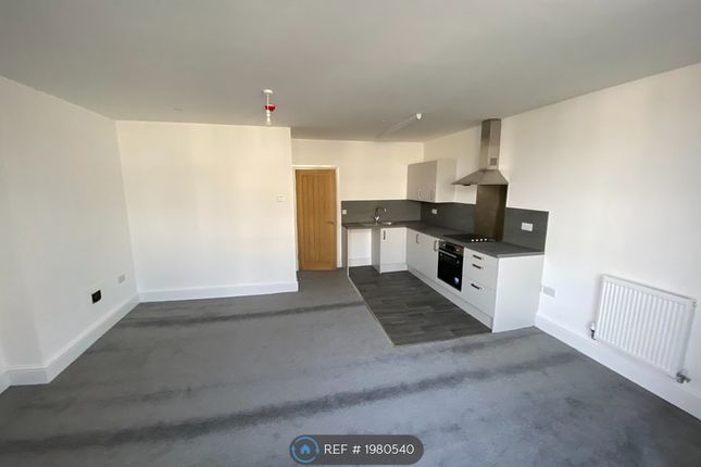 Flat to rent in Rhiw Bank Avenue, Colwyn Bay