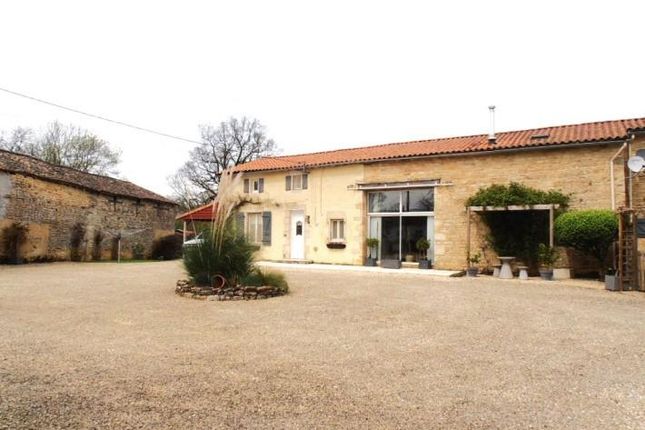 Thumbnail Detached house for sale in Chaunay, Poitou-Charentes, 86510, France