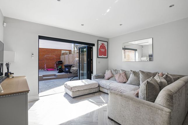 2 Abridge Mews, Market Place, Romford photo 2