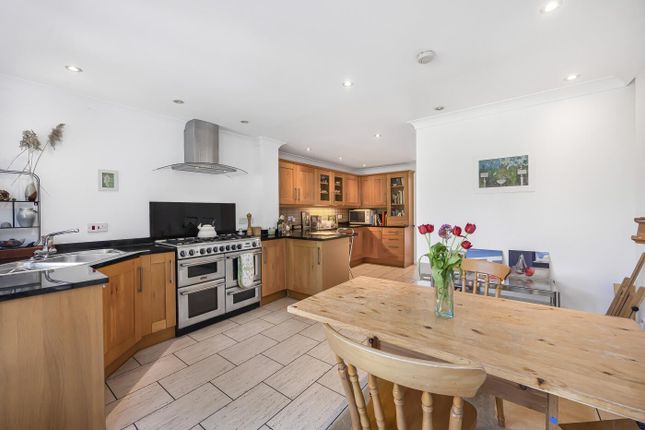 12, Gravett Close, Henley-on-Thames photo 3