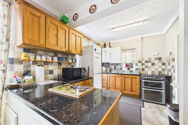 46, Drake Gardens, Devon photo 3