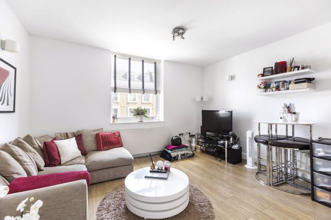 Thumbnail Flat to rent in Balls Pond Road, London