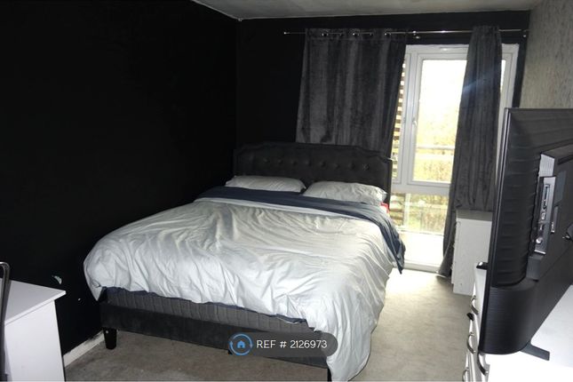 1-bed flat on Poplar Place, London, £1,100/mo