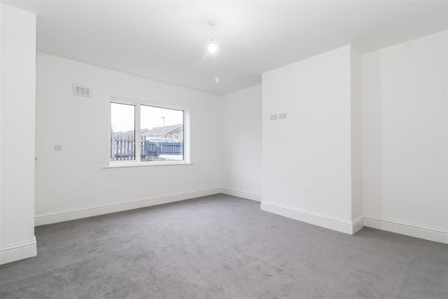 10,, Dudfleet Lane, Wakefield photo 3