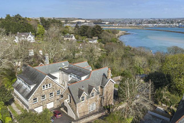 3-bed flat on Flat 3/6, Bickington House,, Riverside, St. Ives, £595,000