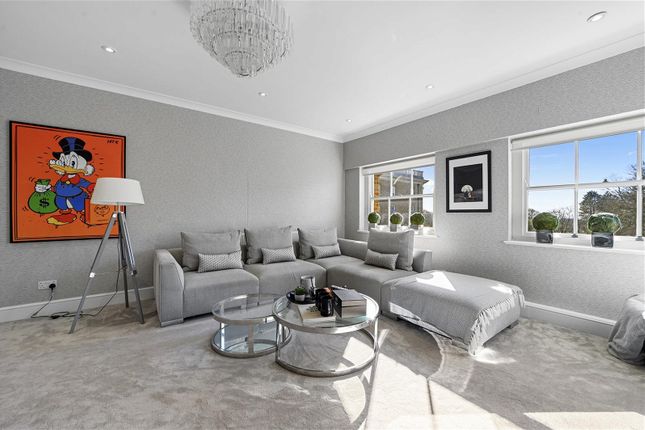 Flat for sale in Thorndon Park, Ingrave, Brentwood