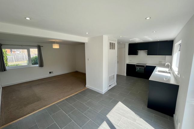 3, Cedar Close, Brandon photo 3