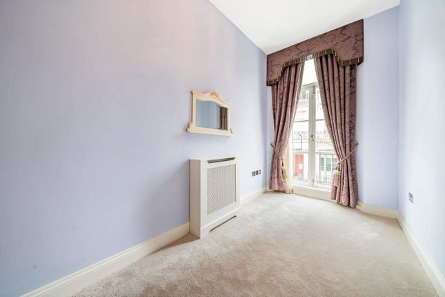 Flat for sale in Devonshire Terrace, London