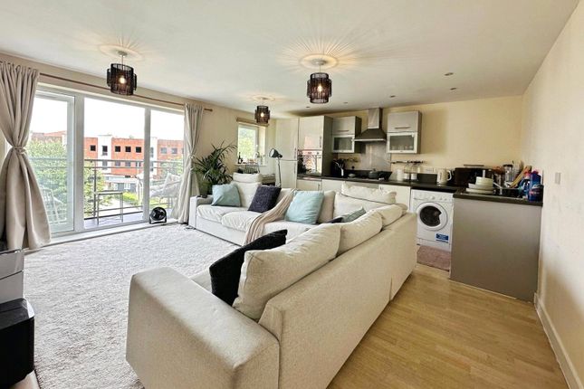 83, Winterthur Way, Hampshire photo 2