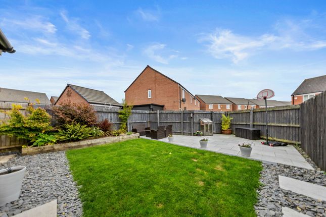 1 Lower Nook Meadow, Warrington photo 4